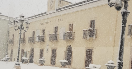 Nevica poche ore: città in tilt